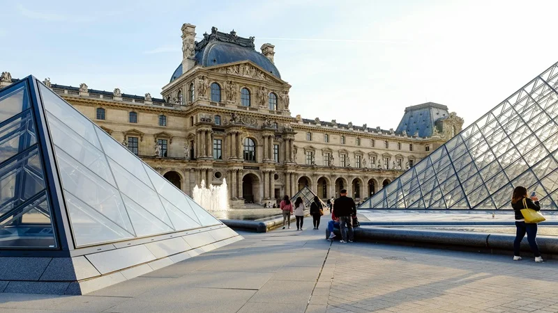معماری موزه لوور پاریس