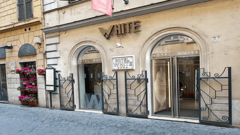 هتل چهار ستاره White