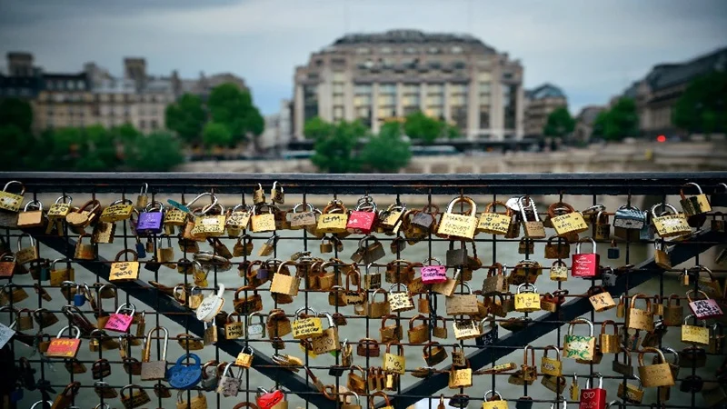 پل قفل عشق پاریس